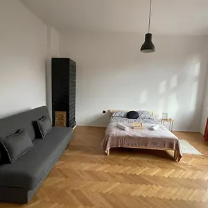  Kwatera prywatna Big And Cozy Bedroom In